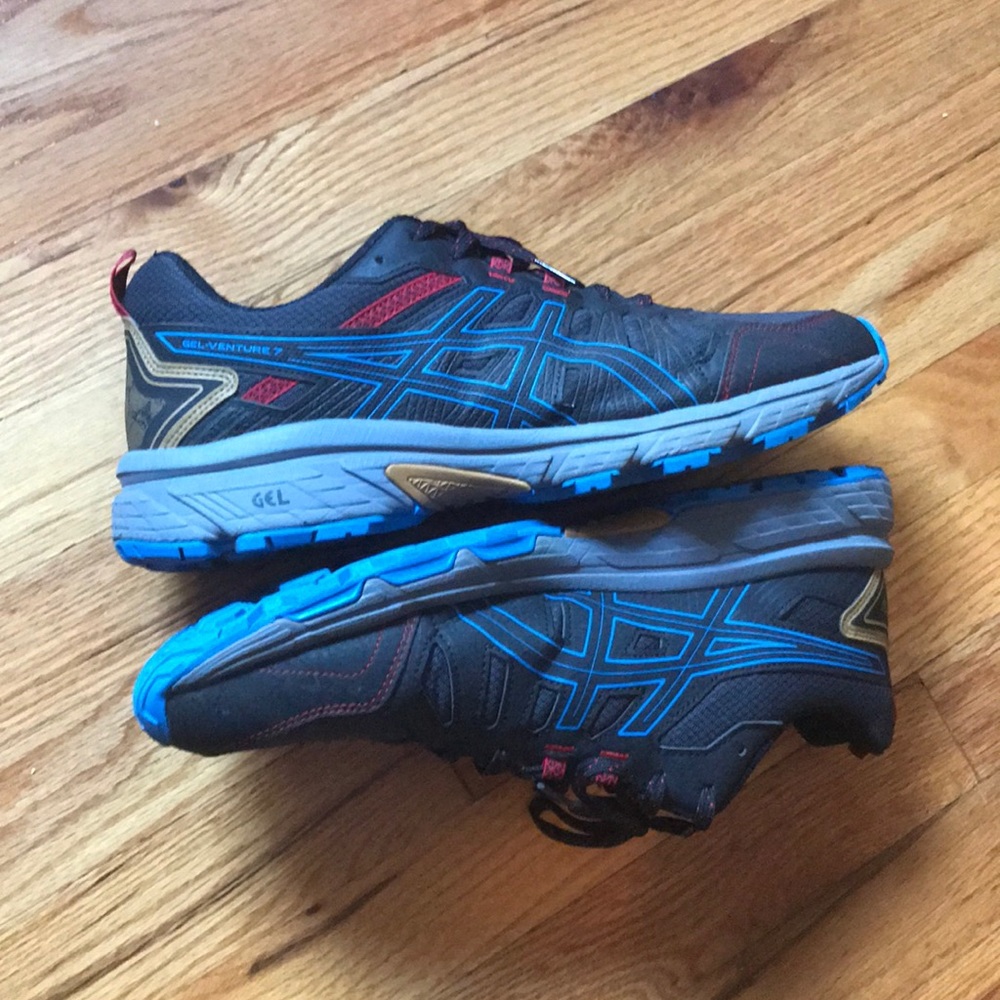 ASICS Sneakers